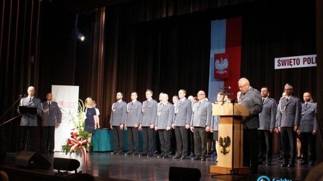 Policja wkroczyła w setny rok działalności – FILM, FOTO