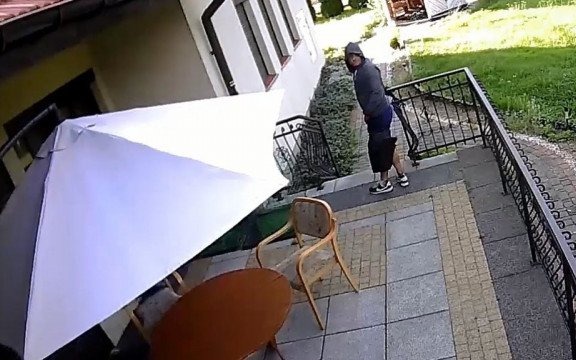 Włamał się do plebanii – FILM