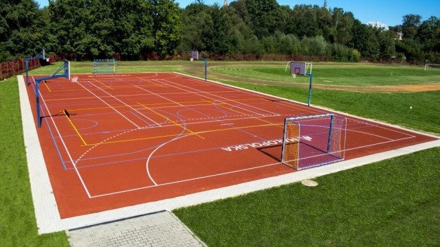 Boisko przy ZSP nr w Osieku czeka już na uczniów