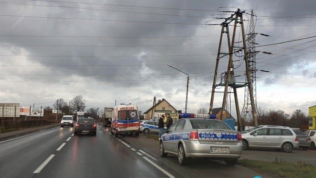Tir zepchnął osobówkę z drogi – FOTO