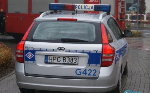 Pijany pieszy wpadł na samochód