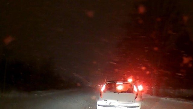 Dzieci poszkodowane w zderzeniu samochodów – FILM