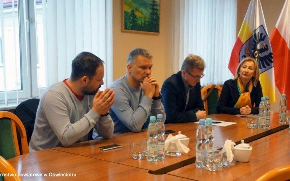 Antysmogowcy z wizytą w starostwie