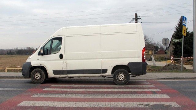 Potrącił pieszą samochodem dostawczym