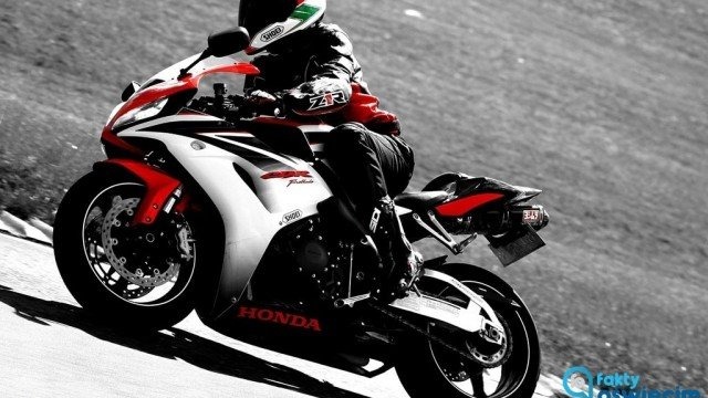 Motocykliści stracili prawa jazdy za prędkość