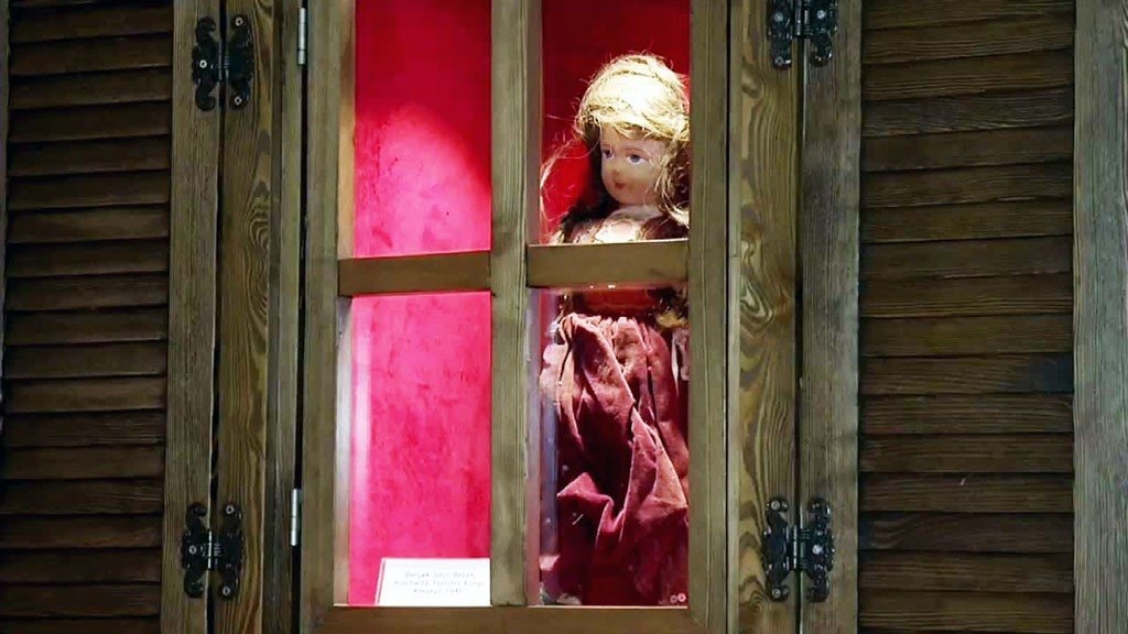 Lalka przypomina o tragedii w Auschwitz – FILM