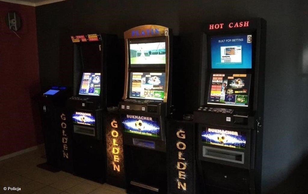 Aresztowane automaty trafiły do magazynu celników – FOTO