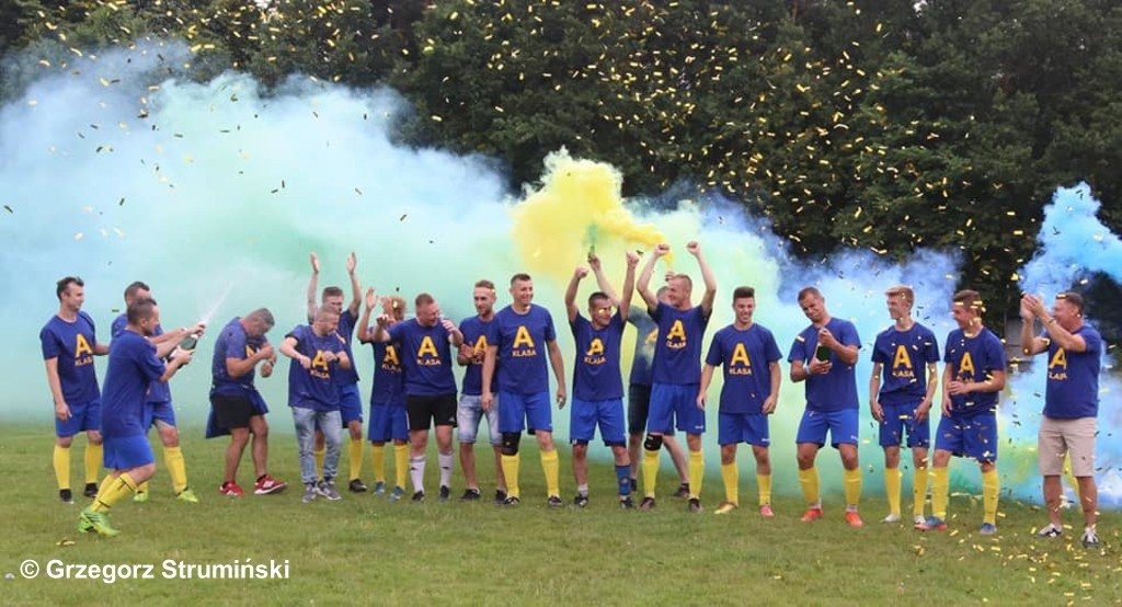 Nie musieli grać meczu, więc świętowali – FOTO