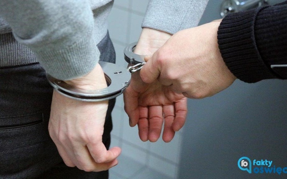 Miał trzy promile, rozbił auta i chciał uciekać