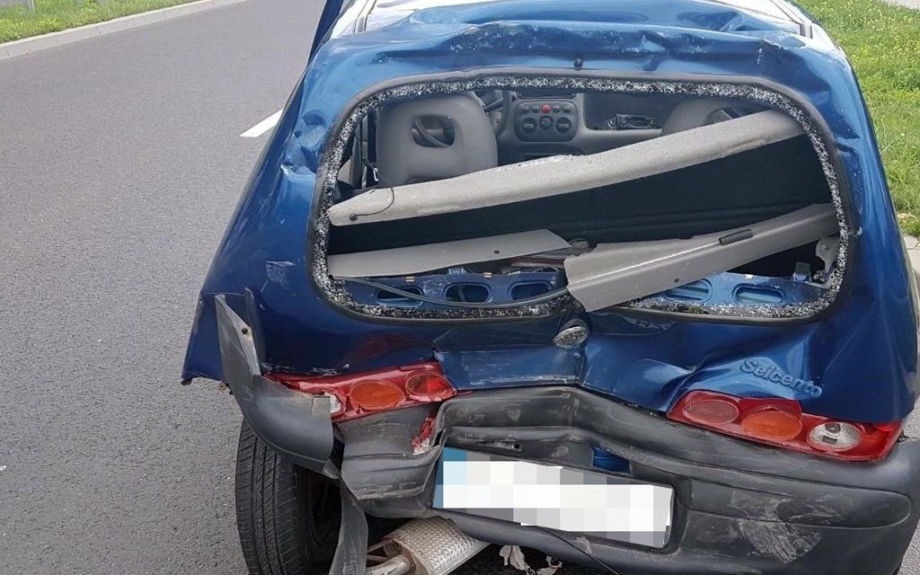 Wjechał ciężarówką w tył seicento – FOTO