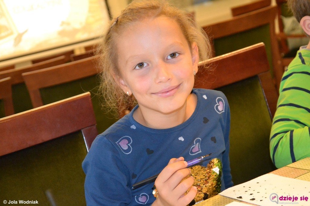 Uczyli się kaligrafii i poznali historię książki – FILM, FOTO