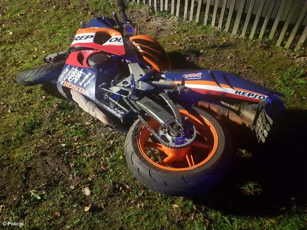 Motocyklista trafił do szpitala – FOTO