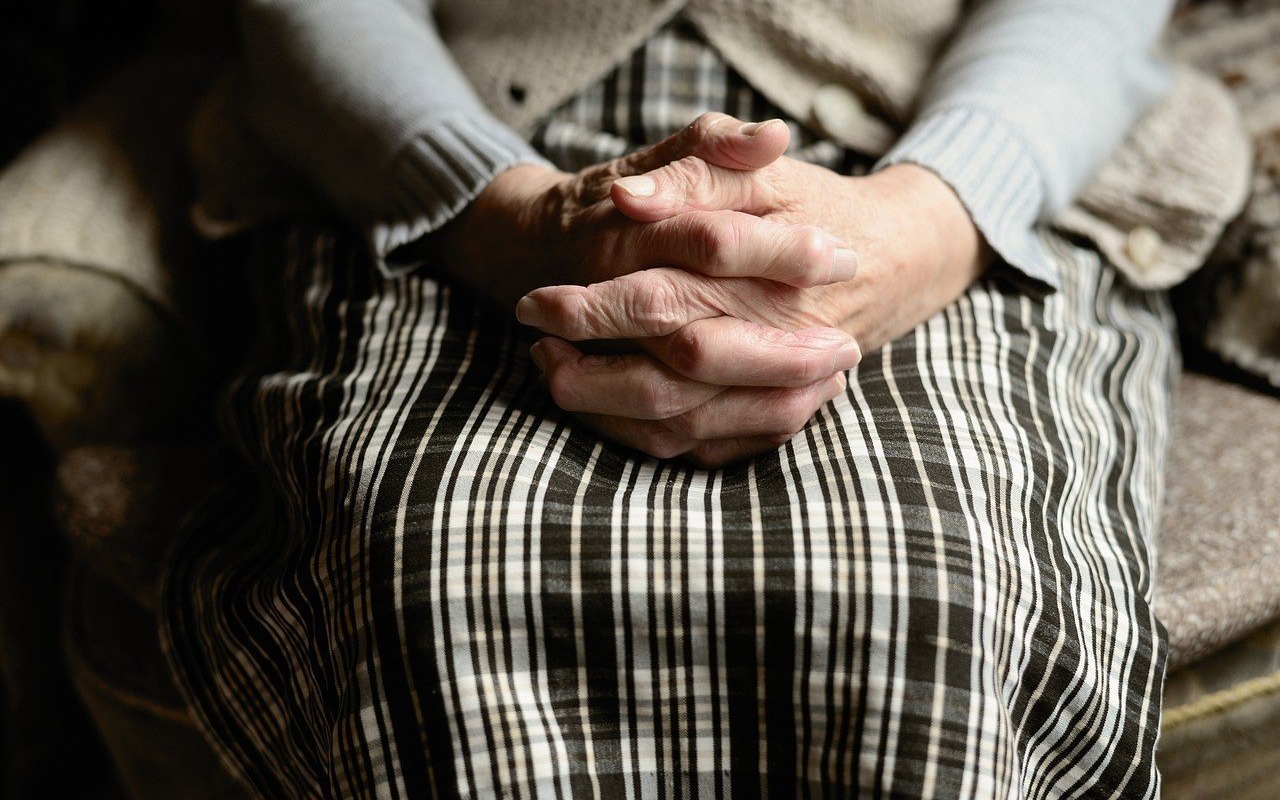 Błyskawicznie pomogli seniorkom