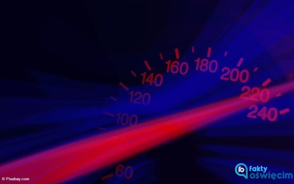 Pędzili ponad setką w obszarze zabudowanym