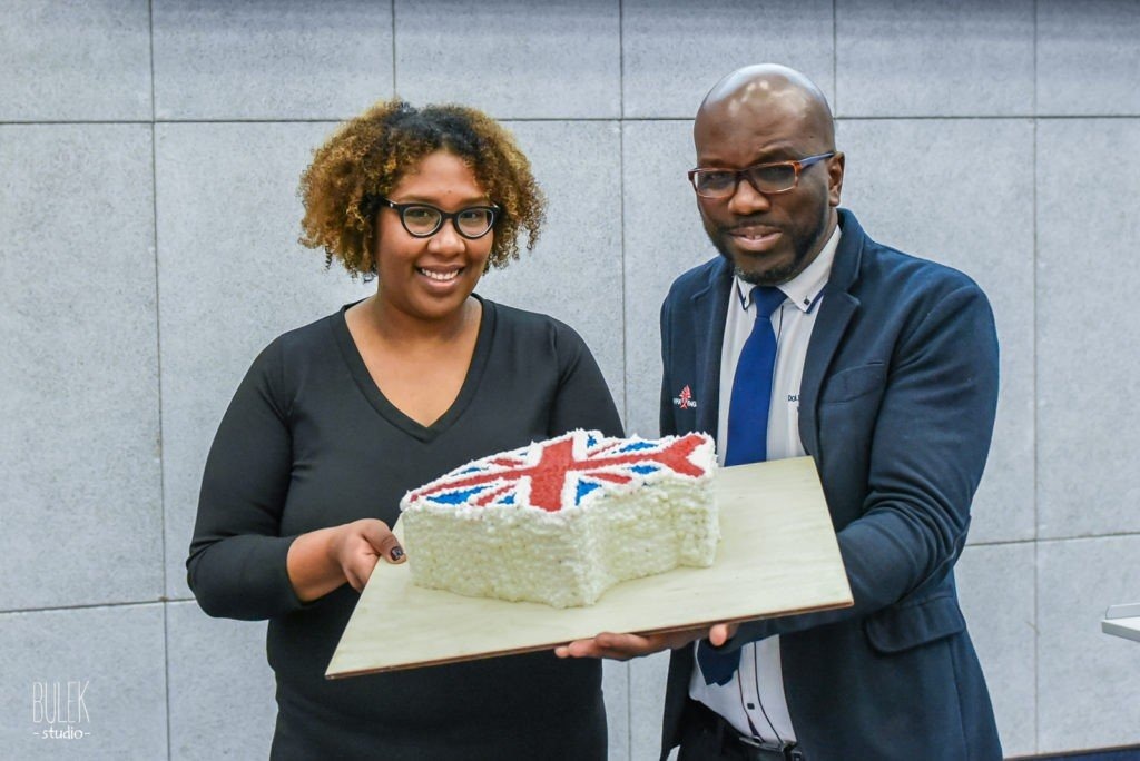 Dolina Karpia English School wprowadziła własne podręczniki – FILM, FOTO