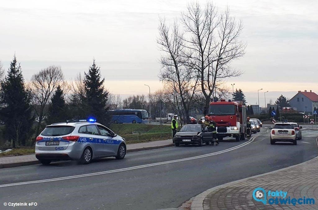 Toyotą i oplem rozbili dwa peugeoty – FOTO