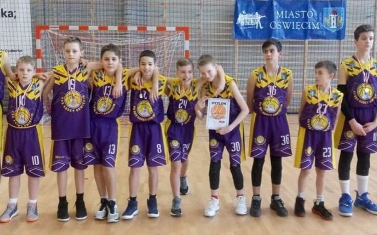 Zawodnicy dwójki mistrzami Oświęcimia w koszykówce