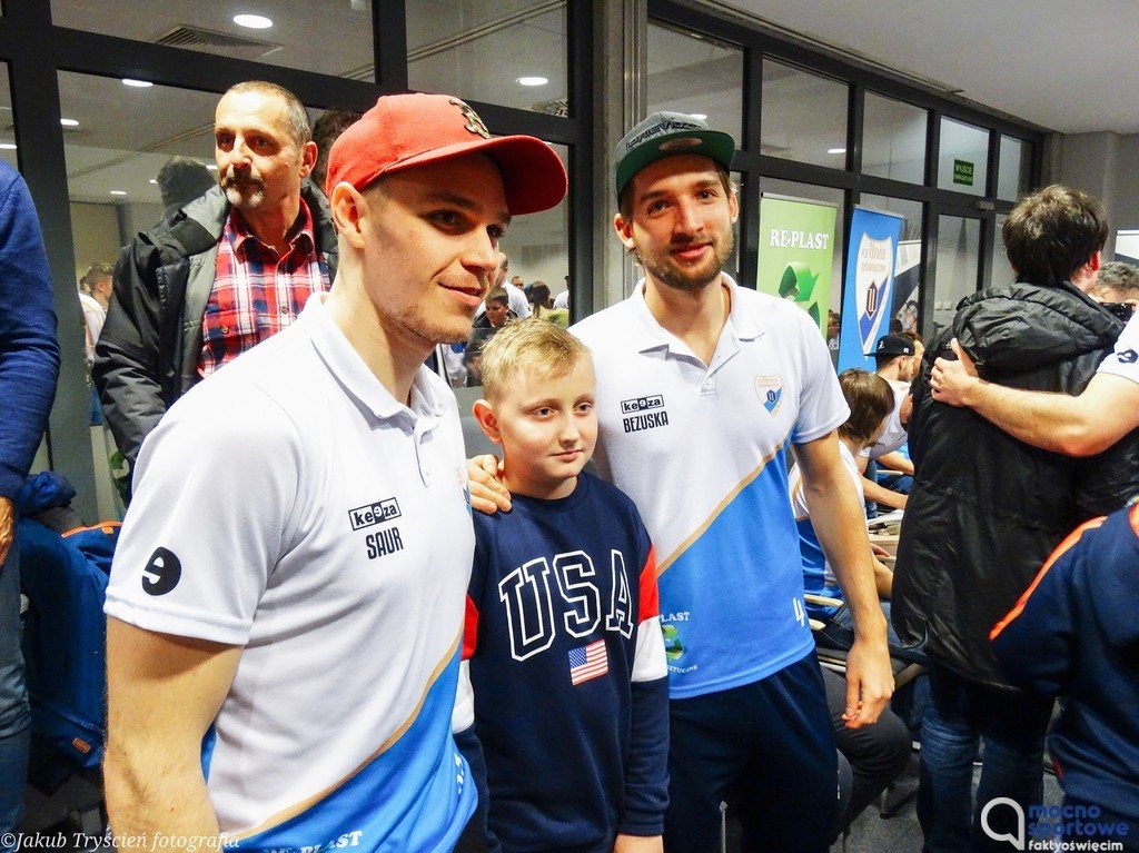 Kibice na spotkaniu z hokeistami – FILMY, FOTO