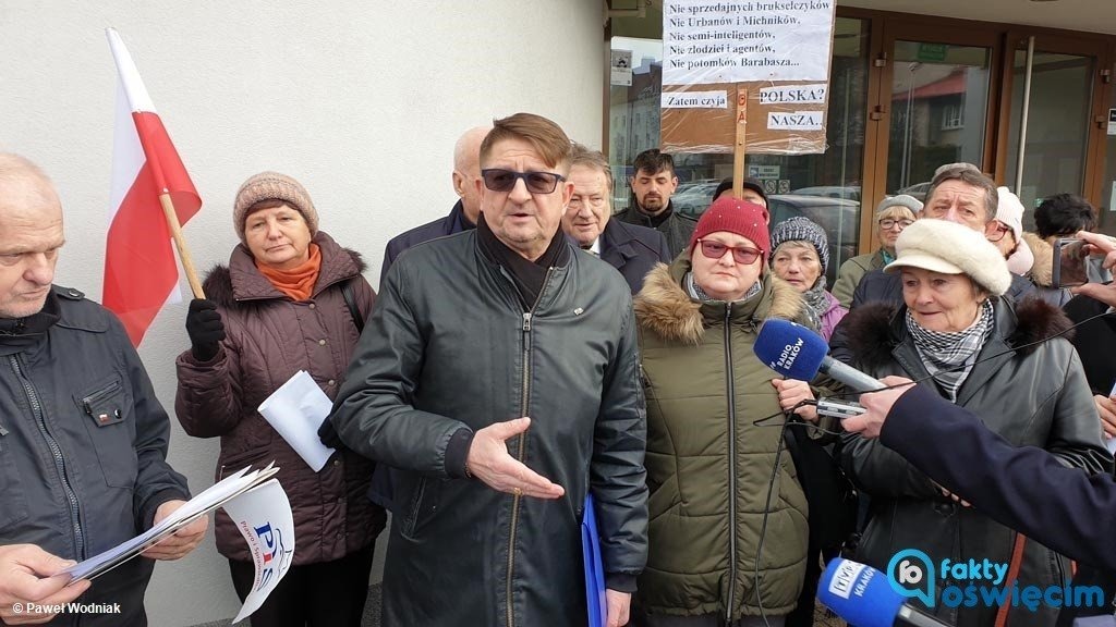 Happening KOD w prokuraturze – FILMY, FOTO