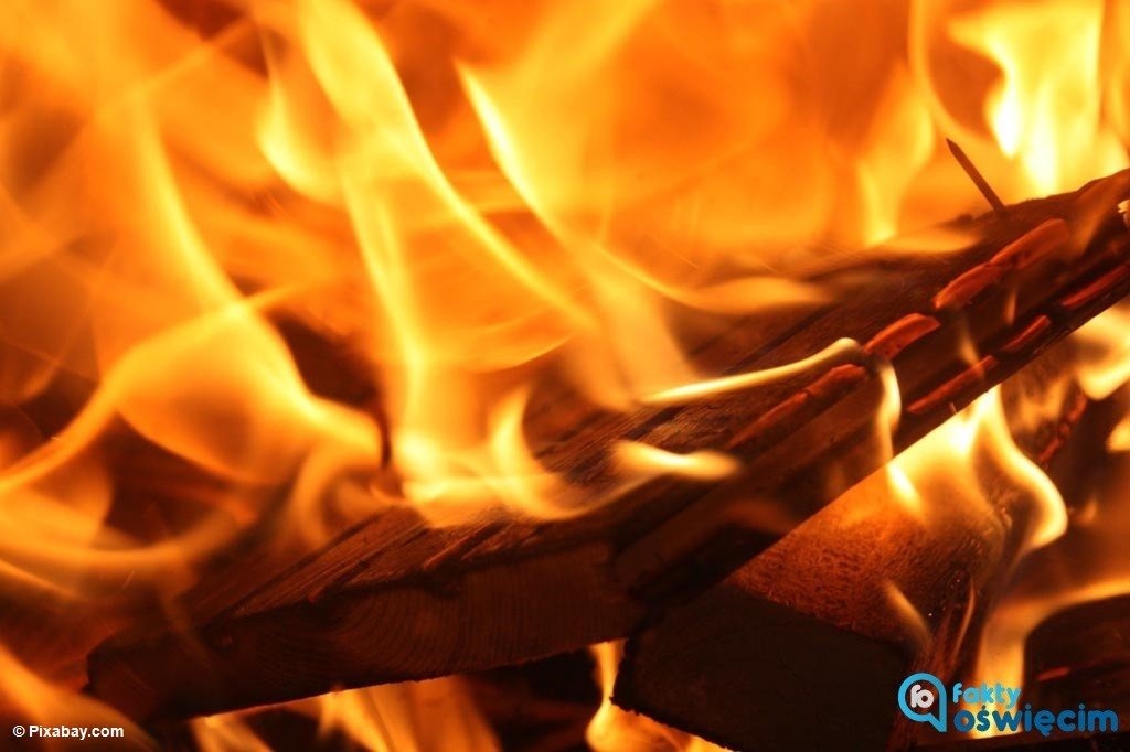 Płomienny wygaszacz ekranu sprowadził straż i policję