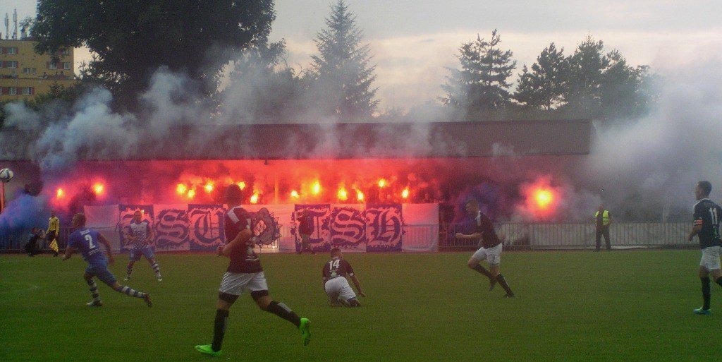 Można już rozgrywać mecze z kibicami. Są obostrzenia
