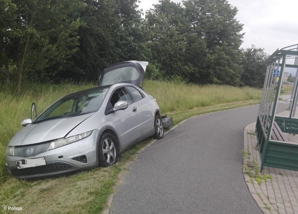 Policjanci ścigali pijanego kierowcę bez prawa jazdy