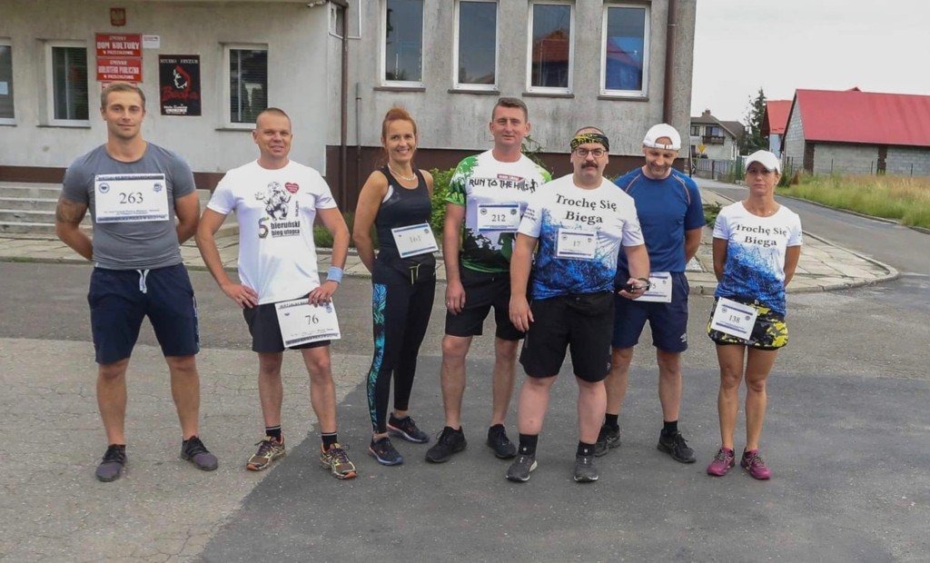 Pobiegli z pomocą krewnym poległych policjantów – FILM, FOTO