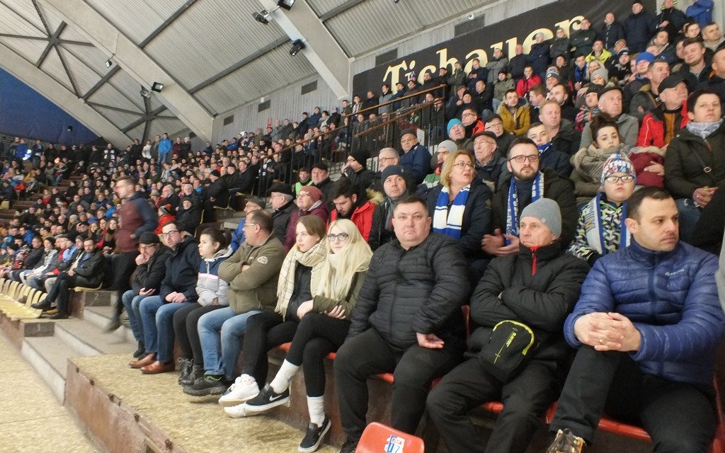 Karnety na hokej droższe prawie o połowę