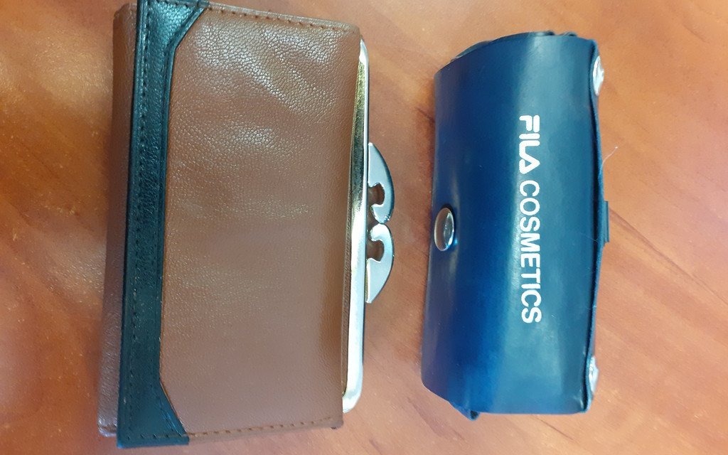 Kto zgubił portfel i kosmetyczkę?