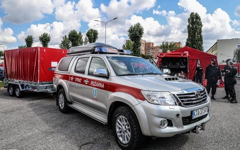 Trzy specjalne namioty dla strażaków z powiatu