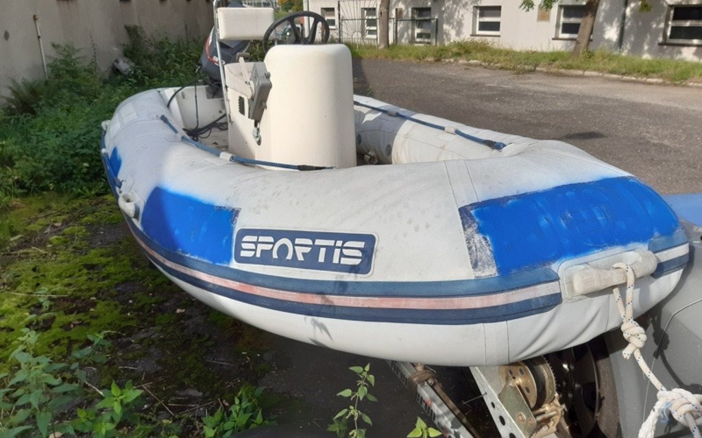 AMW znów sprzedaje. W ofercie łodzie, zbiorniki i złom – FOTO