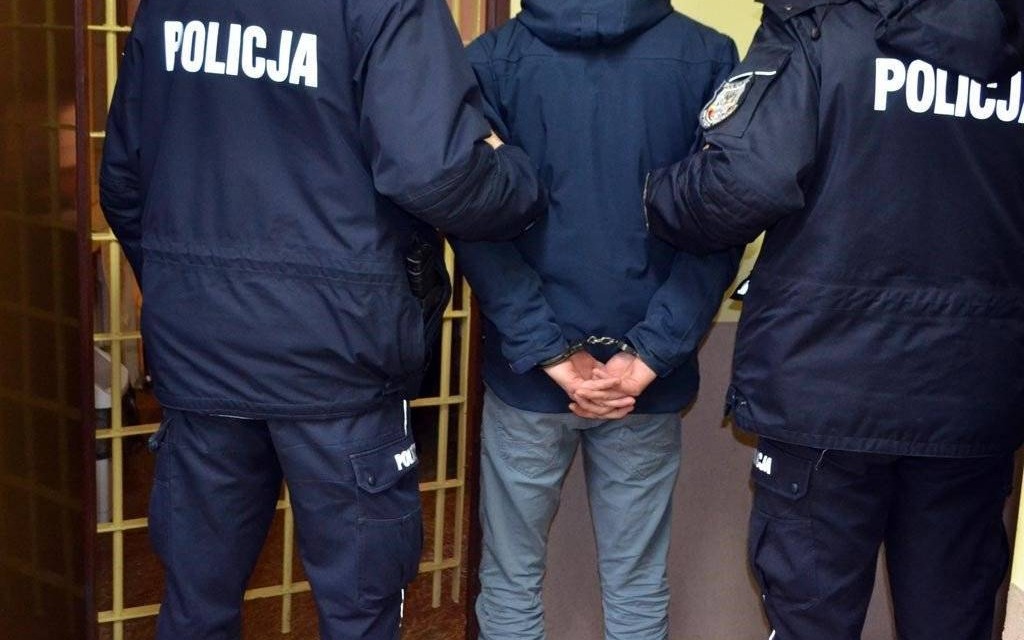 Poszukiwany natknął się na dzielnicowego