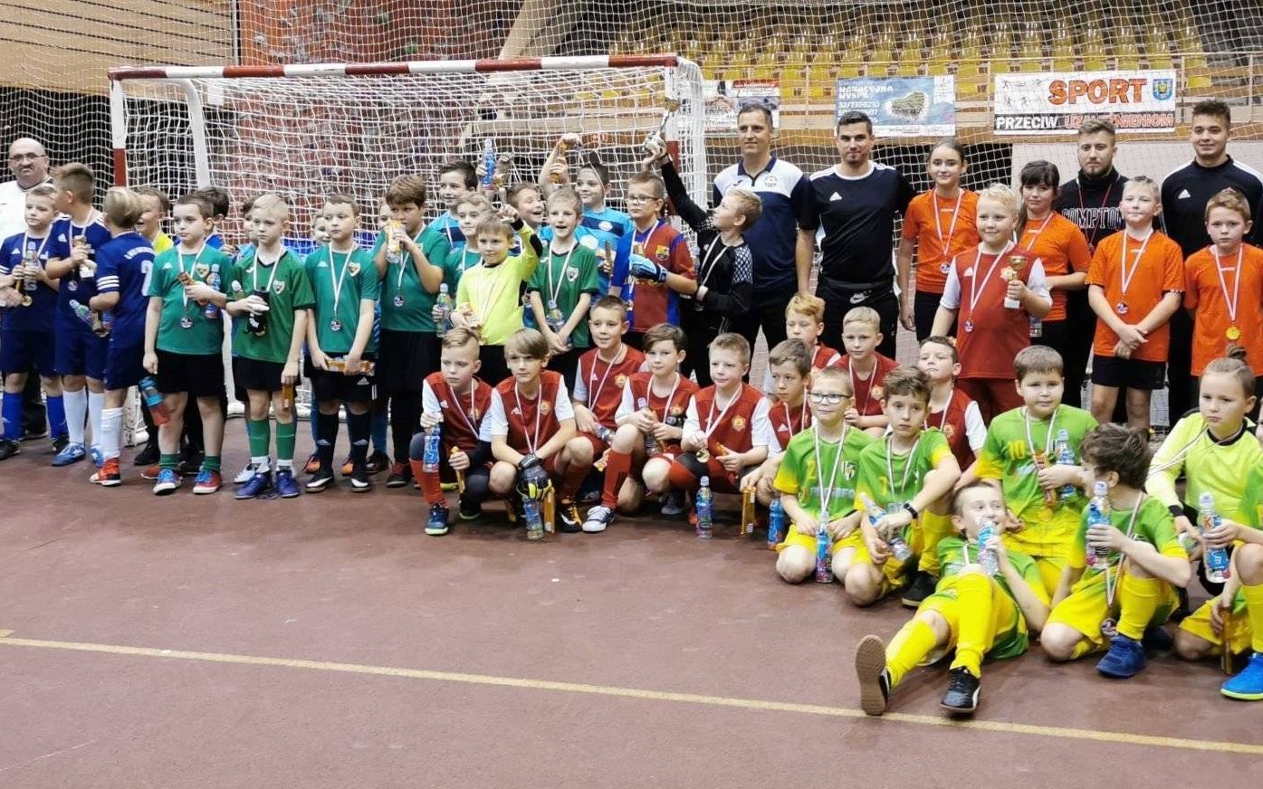 Orlicy SP Brzeszcze zajęli pierwsze miejsce w Turnieju Mikołajkowym – FOTO