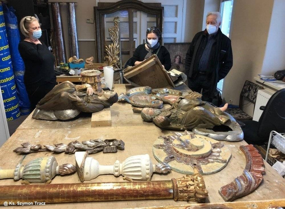 Późnobarokowe ołtarze kościoła w Grojcu w renowacji – FOTO