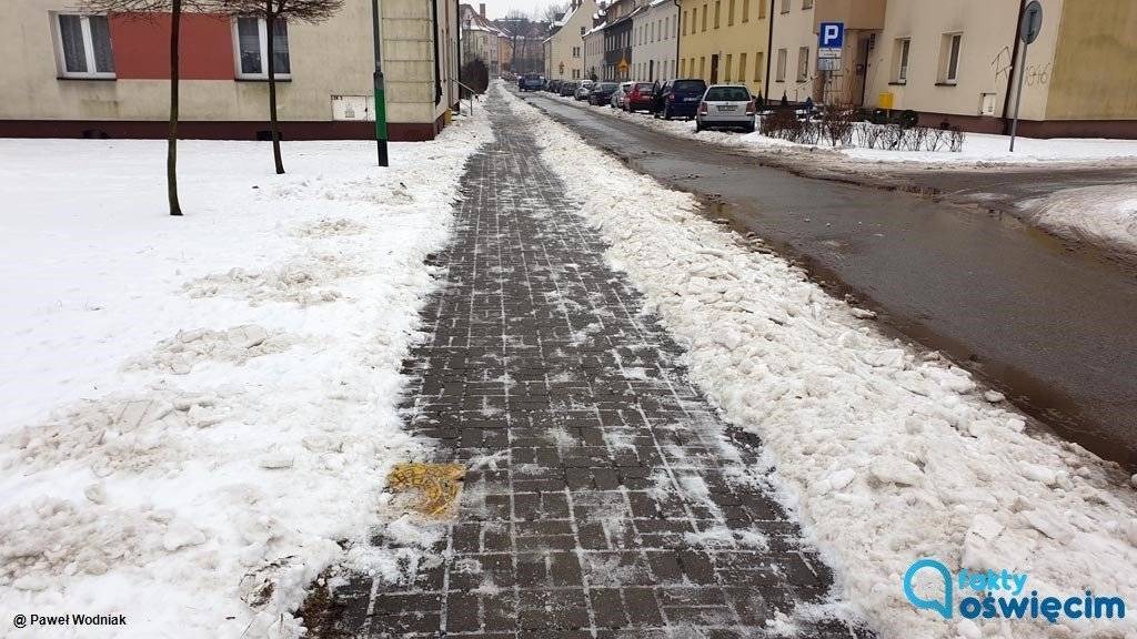 Zrobiło się cieplej. Śnieg i lód powoli znikają z chodników