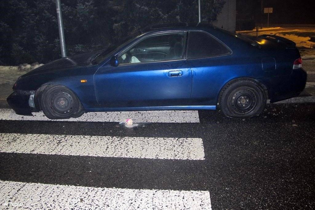 Jeden wpadł na rondo, drugi na chodnik