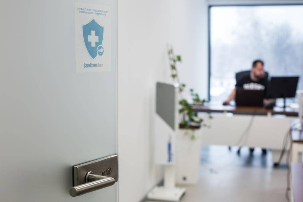 CommLED wprowadza na rynek innowacyjne urządzenie w technologii UVC LED do zwalczania wirusów i bakterii