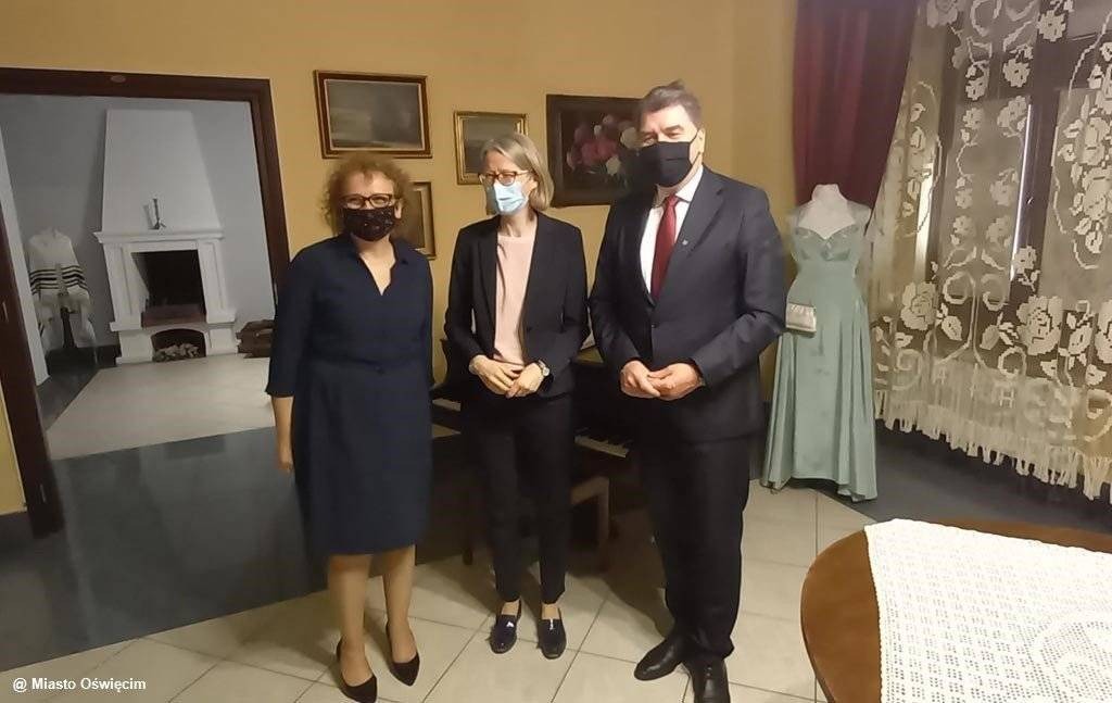 Nowa ambasador rządu jej królewskiej mości w Oświęcimiu