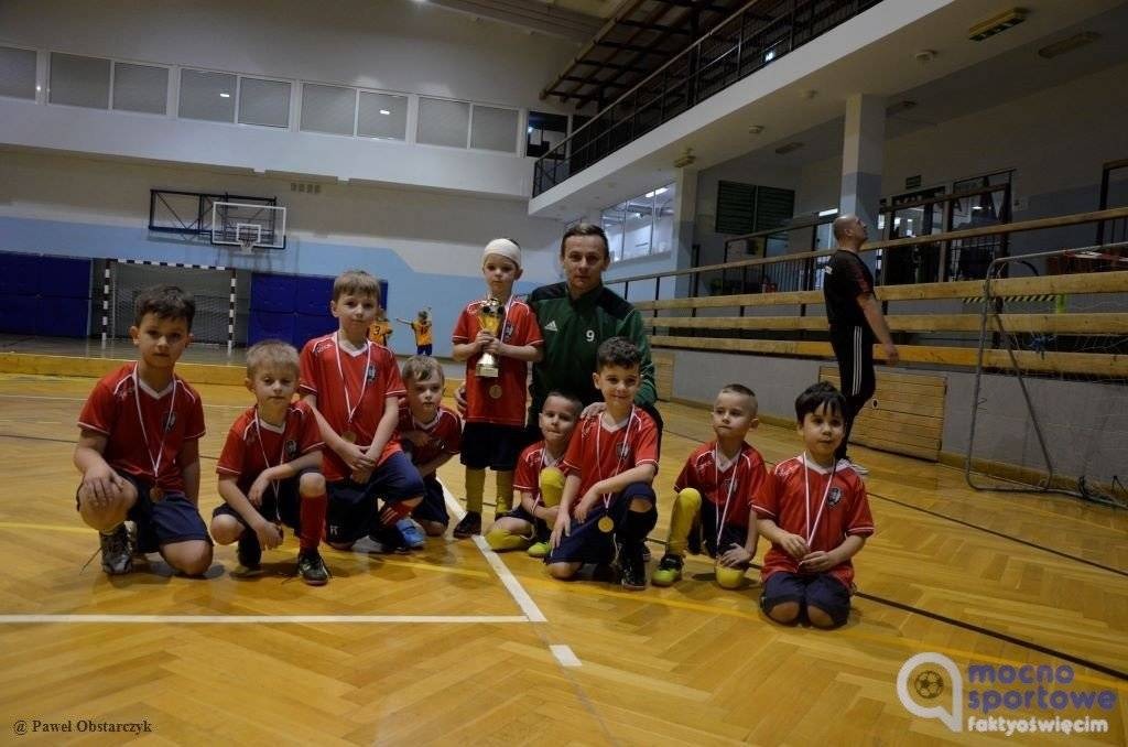 Trzy drużyny skrzatów z naszego powiatu w turnieju w Kozach – FOTO