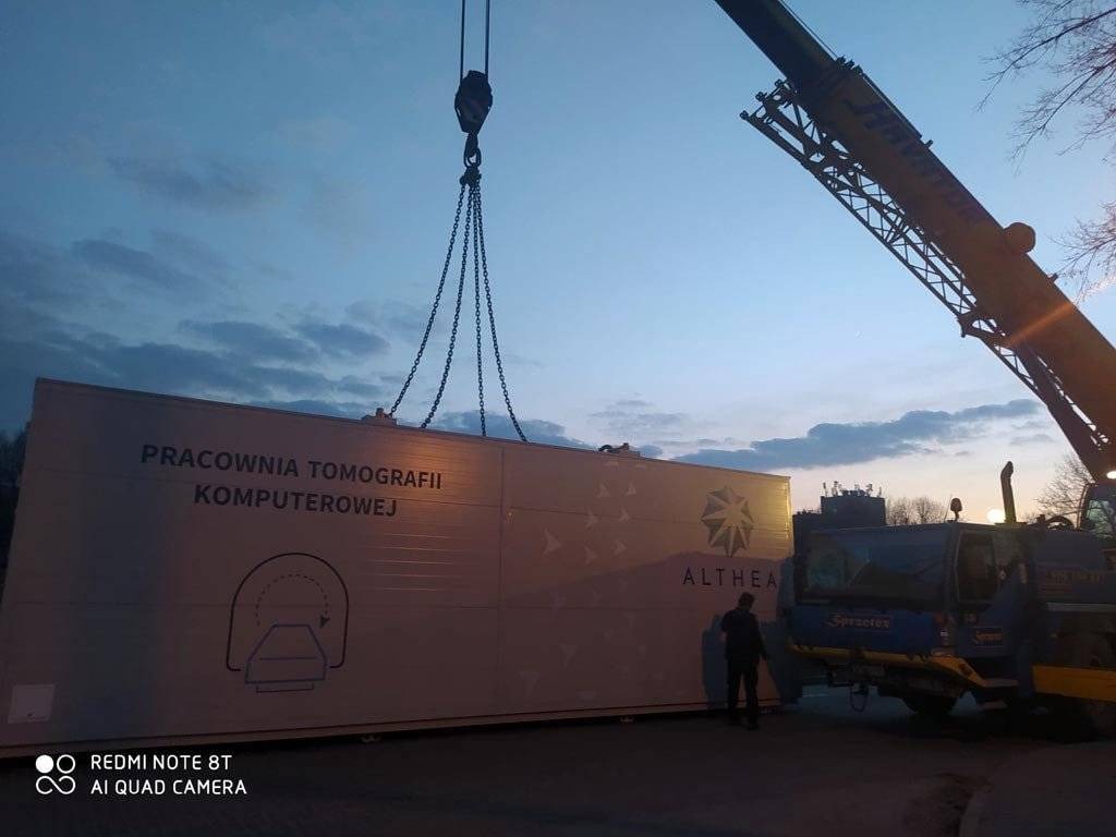 Będzie nowy tomograf, na razie stanął mobilny – FOTO