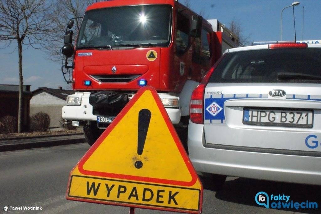 Zagapiła się i najechała na tył samochodu