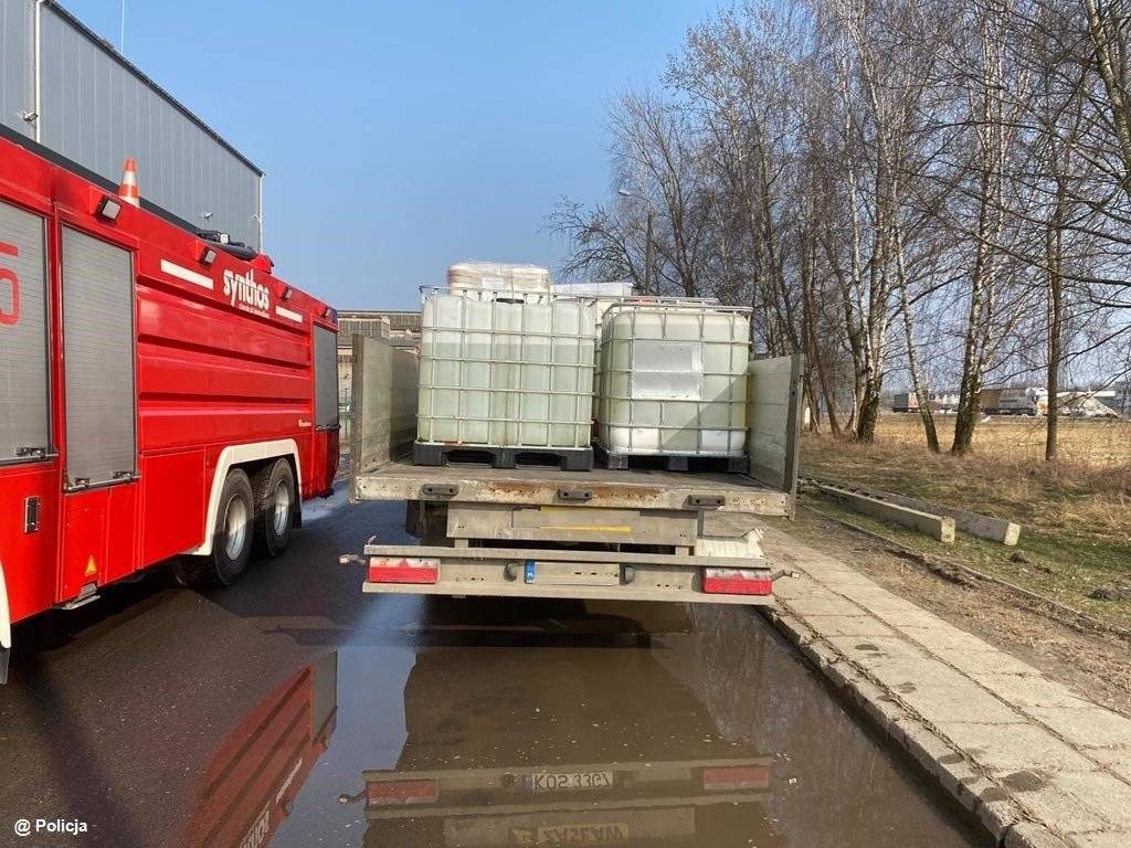 Rozszczelnił się pojemnik z chemikaliami