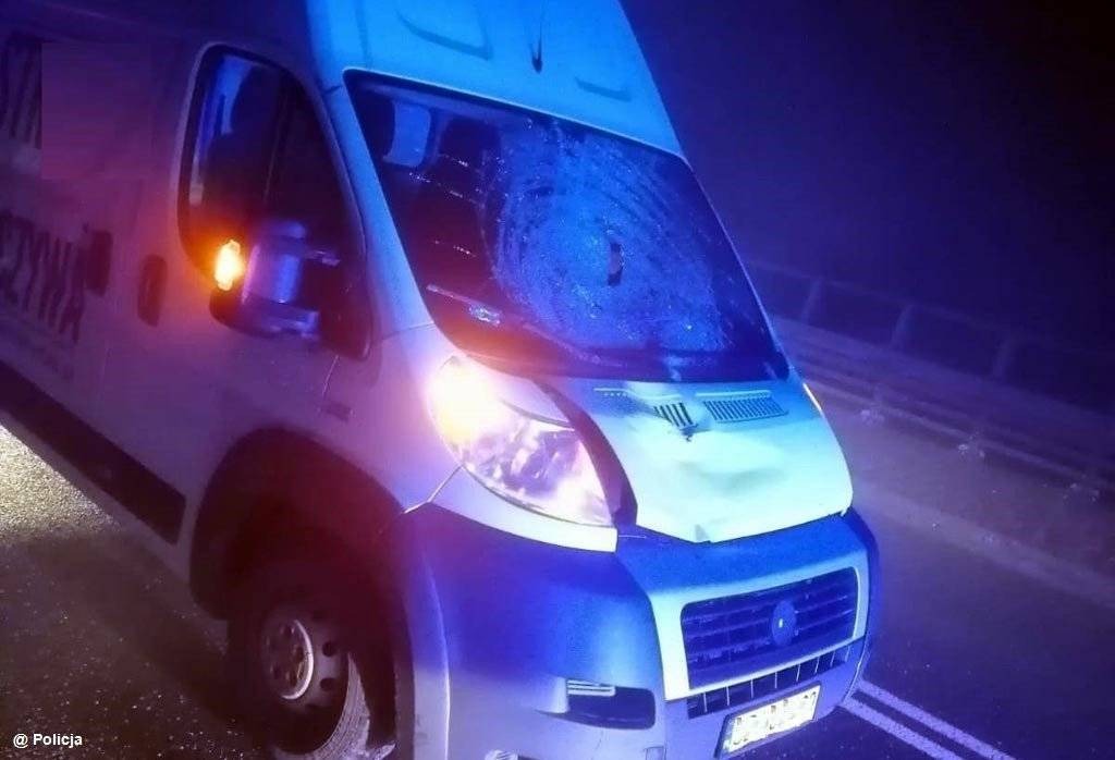 Szedł ulicą, potrącił go samochód