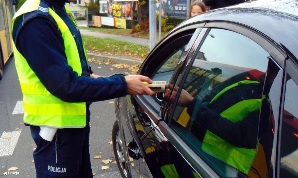 Jeżdżą po pijanemu i bez prawa jazdy