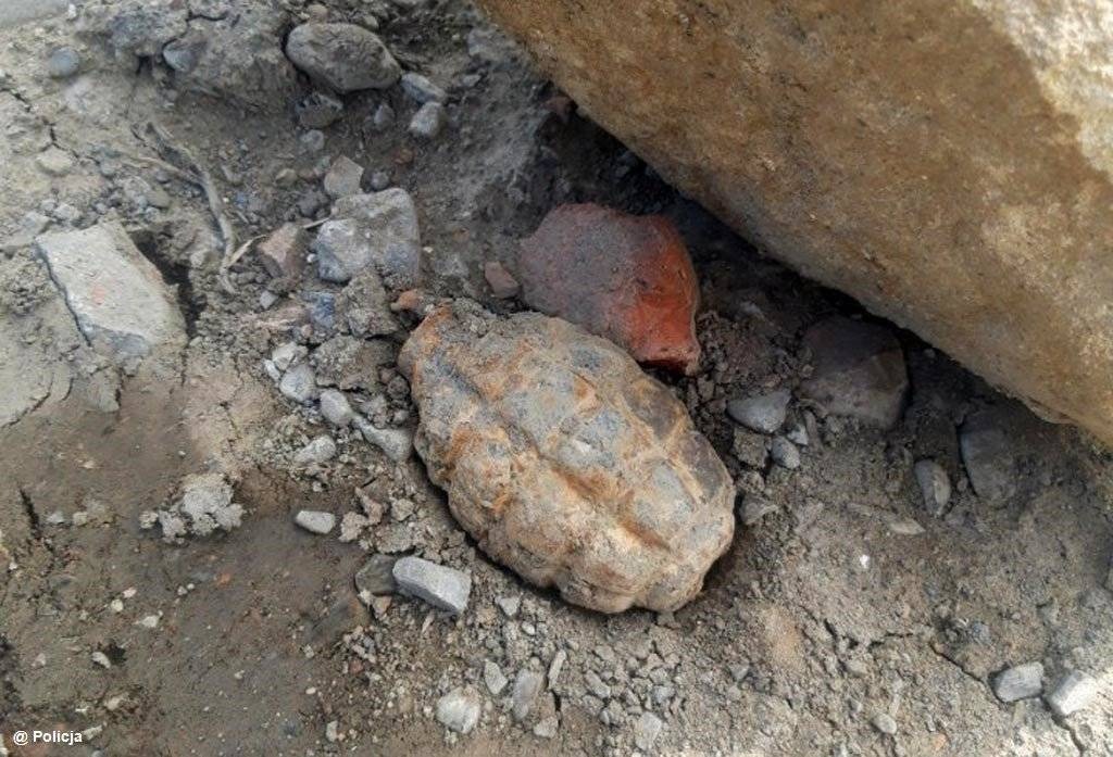 Znalazł granat w czasie budowy domu