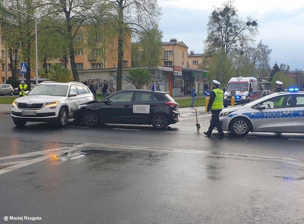 Kolizje po alkoholu. Kierująca i pasażer uciekli – FOTO