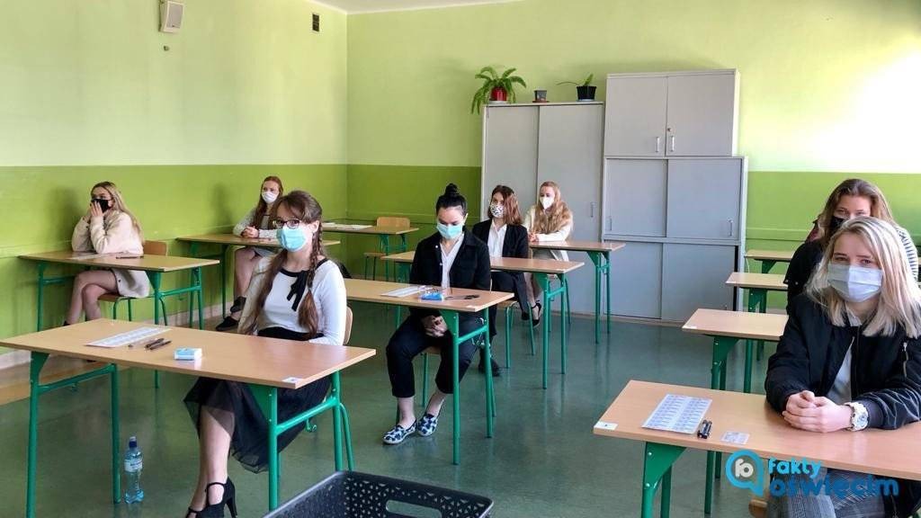 Na maturze egzaminy pisemne z biologii i języka francuskiego na poziomie rozszerzonym i dwujęzycznym