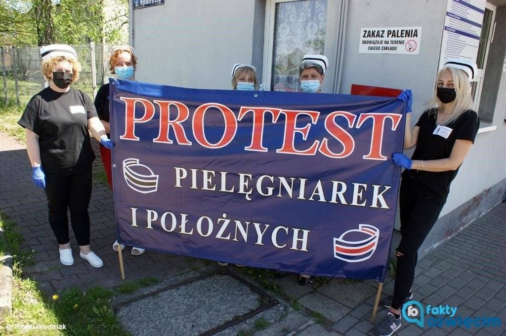 Milczący protest pielęgniarek i położnych w Oświęcimiu