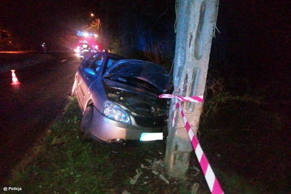 Po pijanemu rozbił się na słupie energetycznym – FOTO