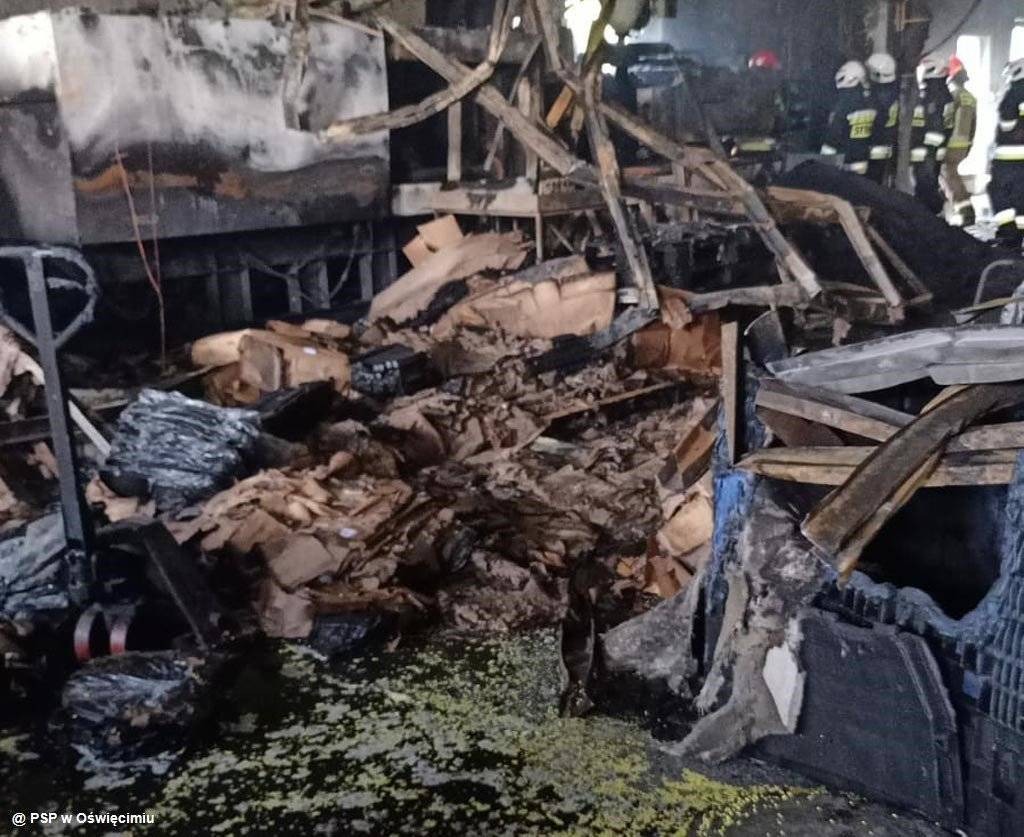 Pożar hali warsztatowej w Jawiszowicach – FOTO